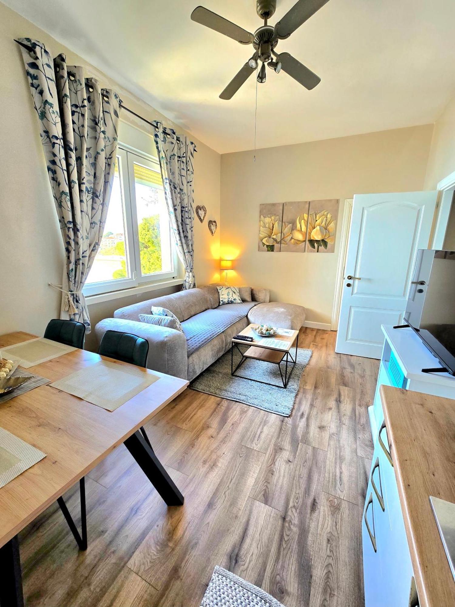 Apartments Suzy Сплит Экстерьер фото